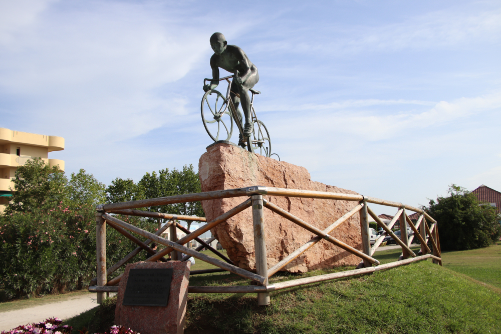 Statua di Pantani a Cesenatico