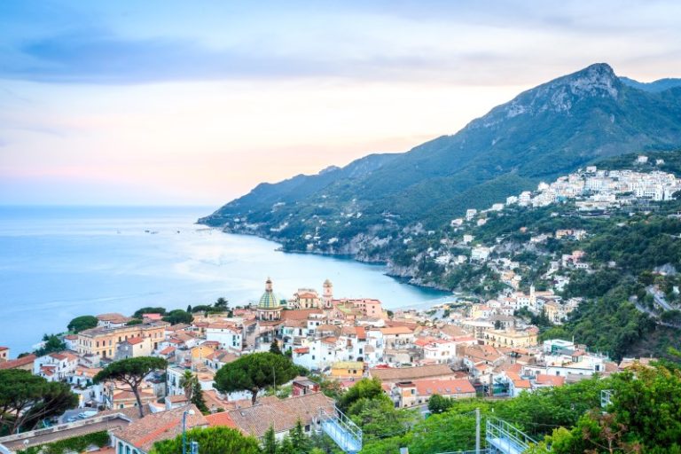 Vietri Sul Mare, uno dei gioielli della Costiera Amalfitana Vivere il mare Vietri Sul Mare, uno dei gioielli della Costiera Amalfitana Vivere il mare